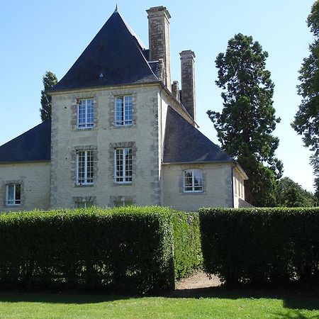 Château Turgot Gîtes Bons-Tassily Quarto foto